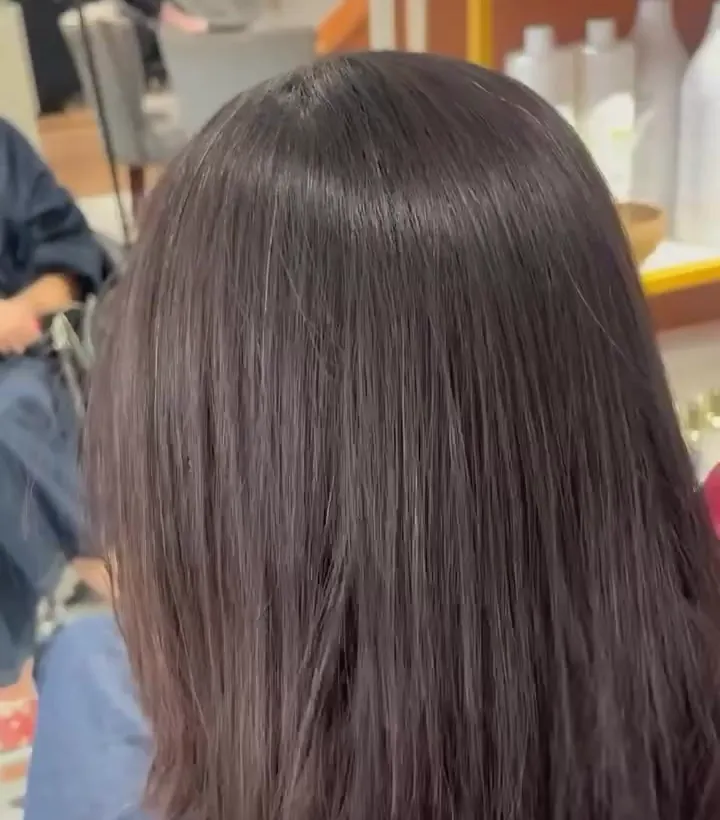 Résultat naturel d’un lissage Spanish Latte chez Carla Beauty